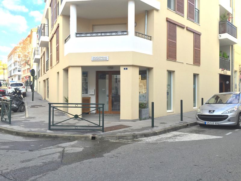 Bureaux HYERES 83400 - rue Crivelli Bureaux en RDC idéalement placés dans résidence récente de bon standing